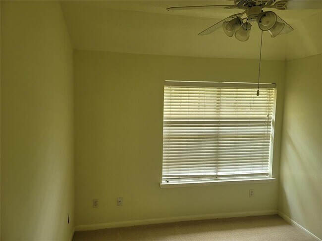 Building Photo - 2423 Waterwood Dr