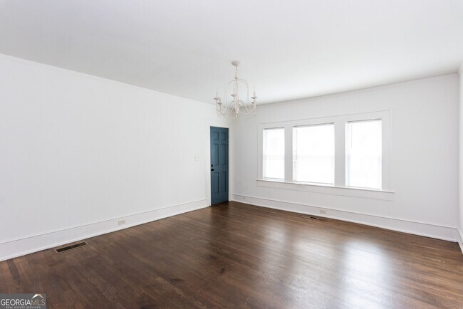 Building Photo - 2870 Cheney St