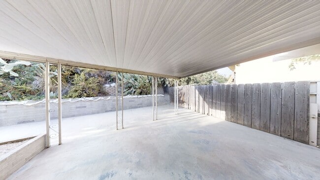 Building Photo - Spacious 4BD/2BA on Baja (Lease out, pending signatures. Check back in a few days!)