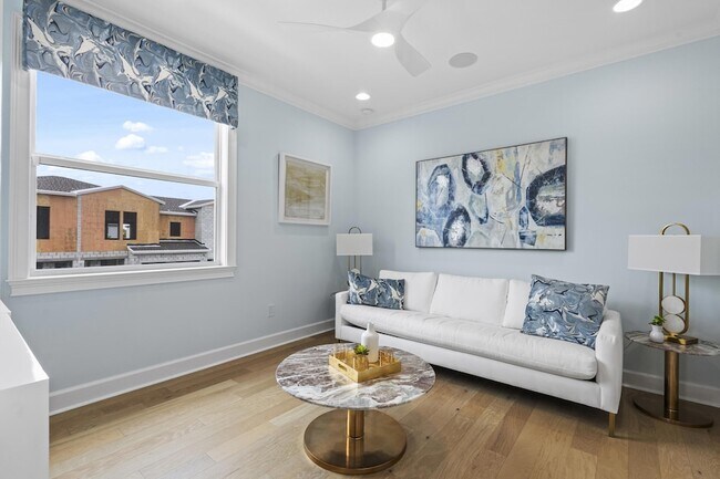 Building Photo - 16181 Oakview Dr