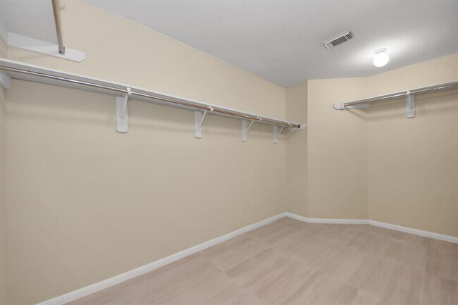 Building Photo - 10214 White Oak Trail Ln