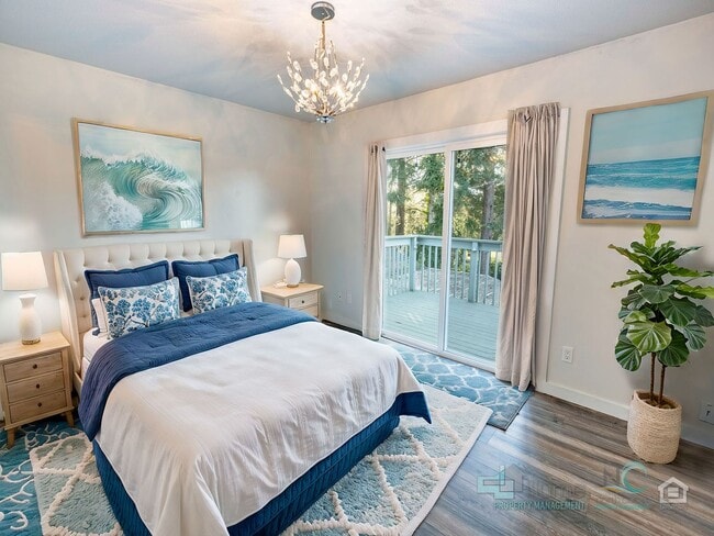 Building Photo - Charming Seaside Home.. Spacious 3 bedroom, 2 bathrooms!!!