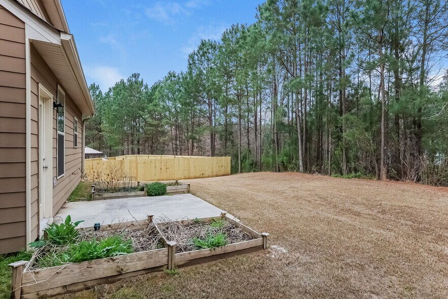 Building Photo - 677 Rockingham Dr