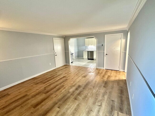 Building Photo - 4 Hazelwood Ave