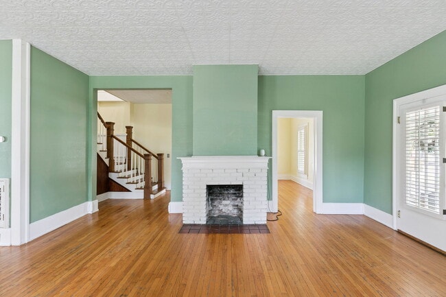 Building Photo - 2400 S Park Ave