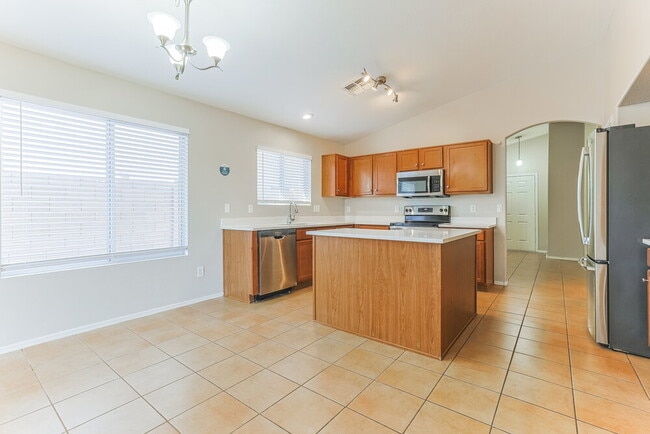 Building Photo - 1465 E Rolls Rd