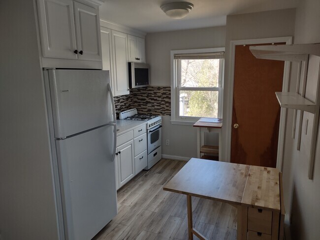 New Kitchen/AppliancesAppliances - 28 Beechwood Ave