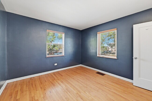 Building Photo - $2,895.95, 3-bed, 2-bath duplex in Denver with a washer and dryer and $300 off the first month's ...