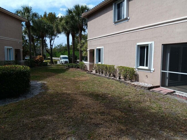 Building Photo - 4983 Pinemore Ln