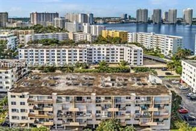 Building Photo - 201 180th Dr