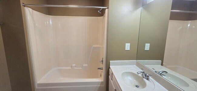 Building Photo - 3313 Fort Harrods Ct