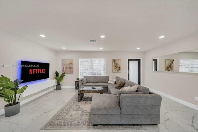 Building Photo - 305 NW 124th St