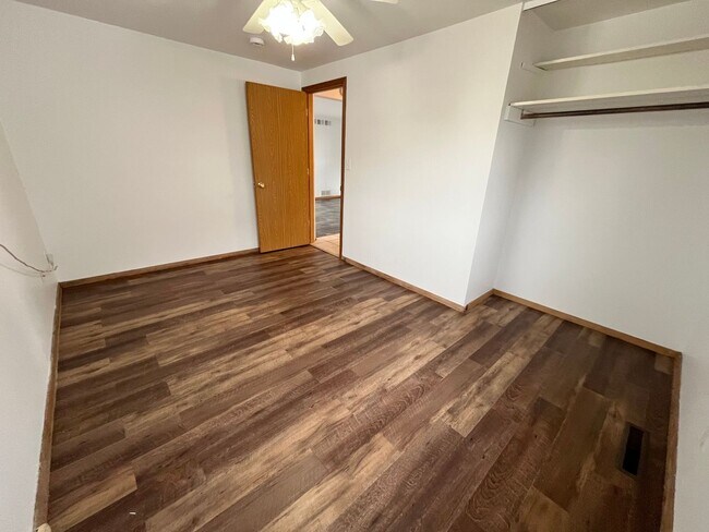 Building Photo - 2 Bed/1 Bath Ranch Home For Rent!