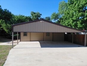 Building Photo - 4/2 Private Backyard + Huge SHOP