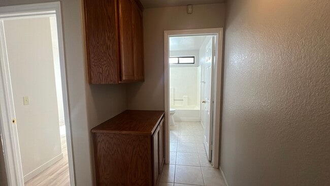 Building Photo - (APPLICATION PENDING) East Lancaster Home