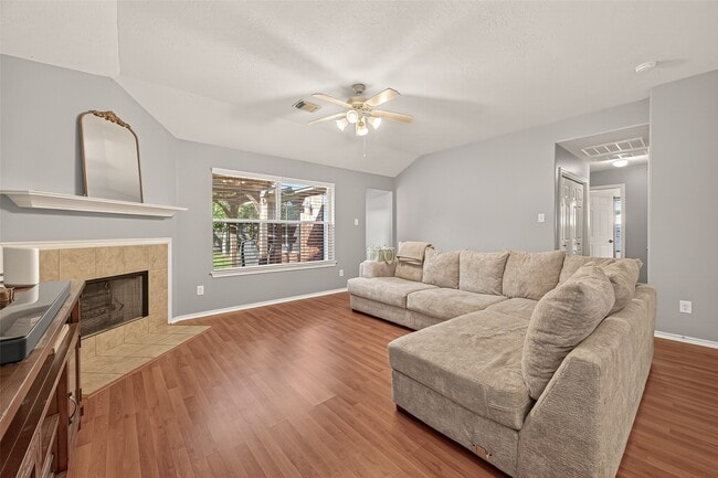 Building Photo - 205 Colony Lake Ln