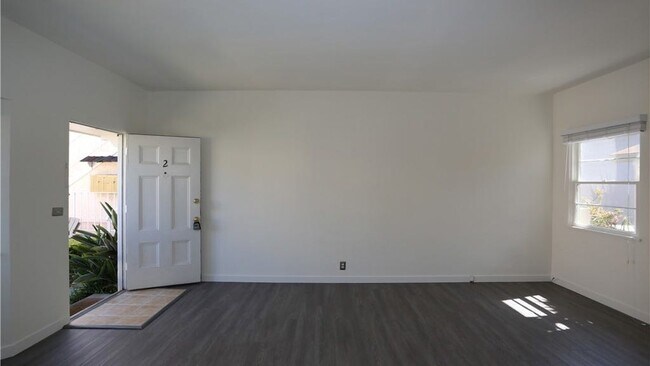 Building Photo - 364 Cliff Dr