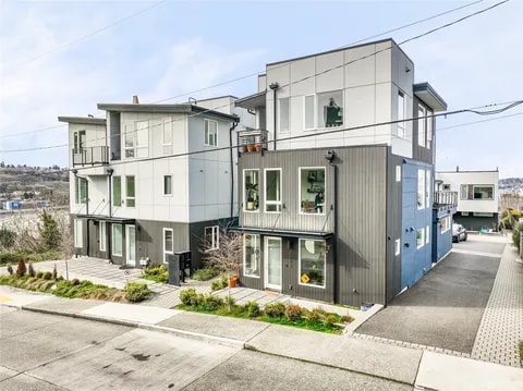 Building Photo - 2064 SW Charlestown St