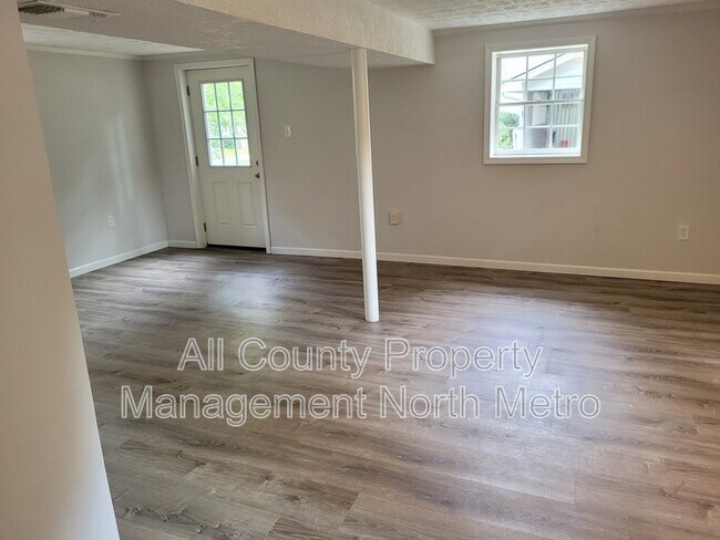 Building Photo - 777 Foxcroft Cir SE