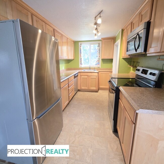 Building Photo - 4838 NE 99th Ave