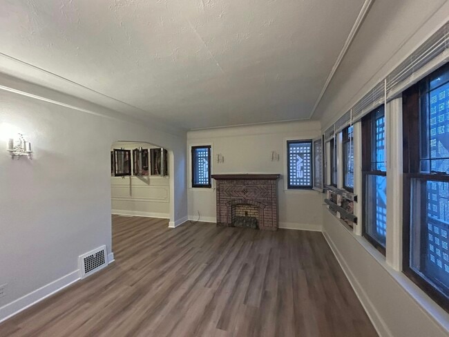Building Photo - 4401 Buckingham