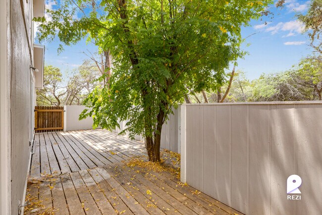 Building Photo - 1430 Redbud Trail