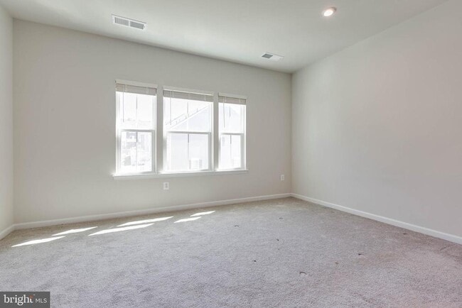 Building Photo - 188 Woodgate Cir