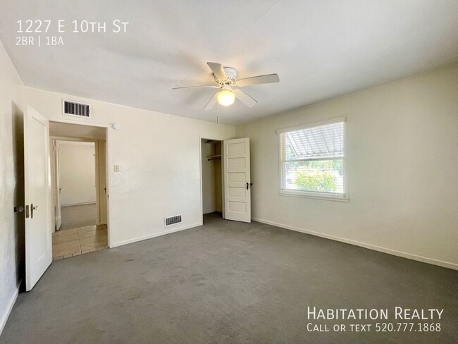 Building Photo - Pre-Lease!! Spacious 2 bed/1 bath Universi...