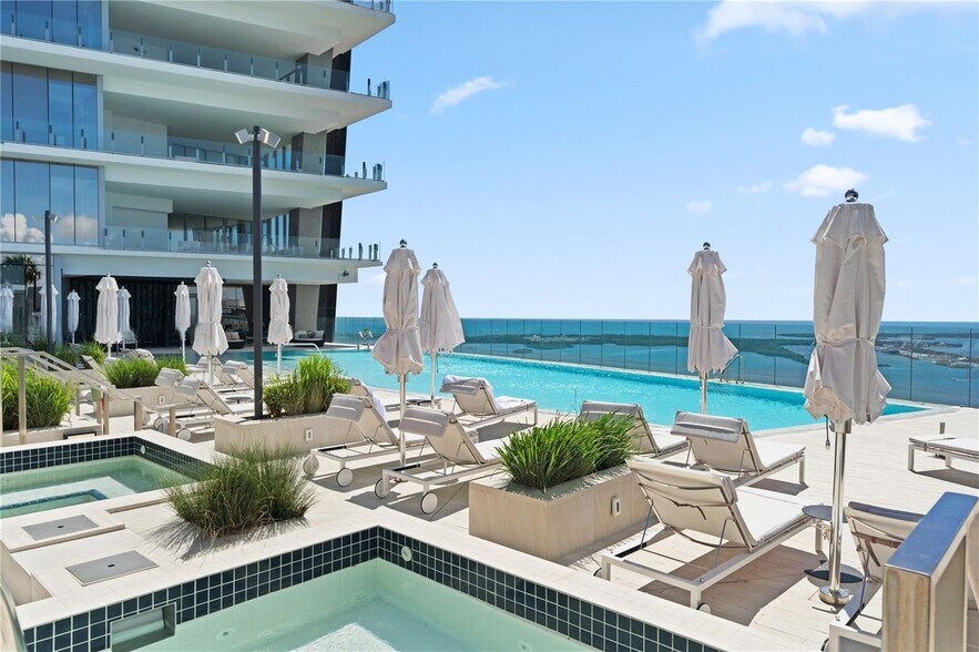 Building Photo - 300 Biscayne Boulevard Way