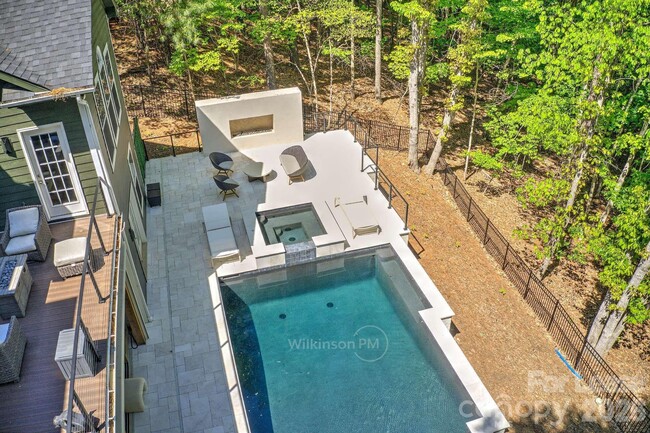 Building Photo - 786 Fairway Point Dr