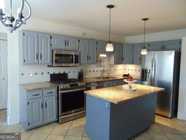 Building Photo - 22 Valley Creek Dr SW