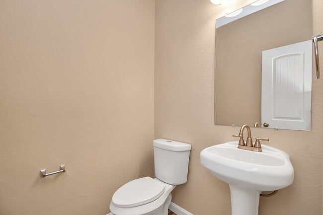 Building Photo - 2331 Bermuda Palms Dr