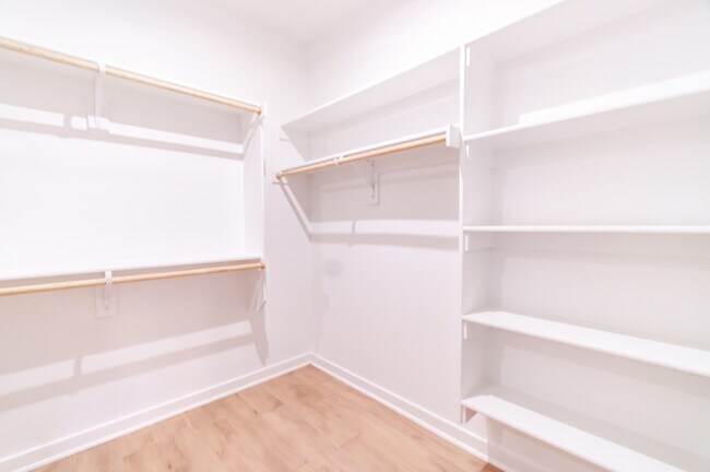 Building Photo - 453 W Gosling Isle