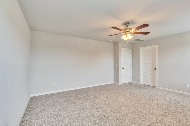 Building Photo - 701 Hays Hill Dr