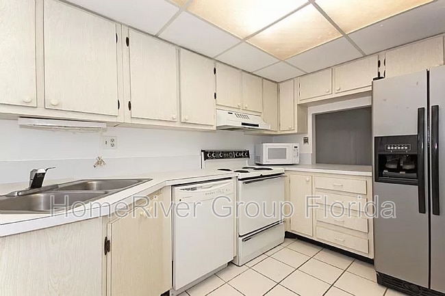 Building Photo - 17 High Point Cir N