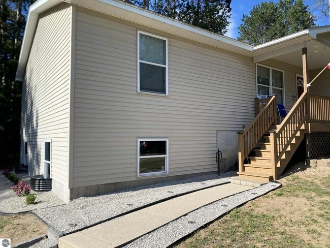 Building Photo - 8613 E Fouch Rd