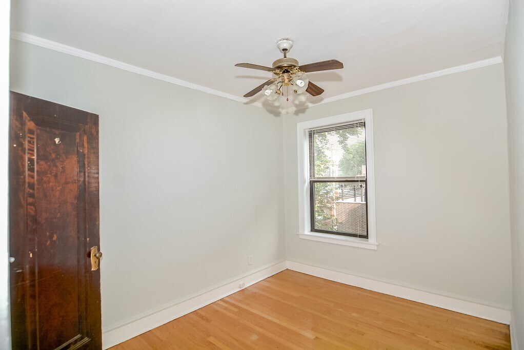 Building Photo - 1451 W Byron St