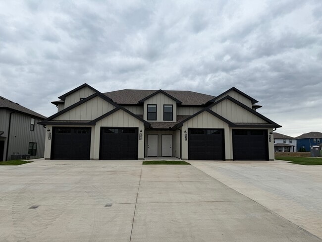 Building Photo - 83 SE 351st Rd