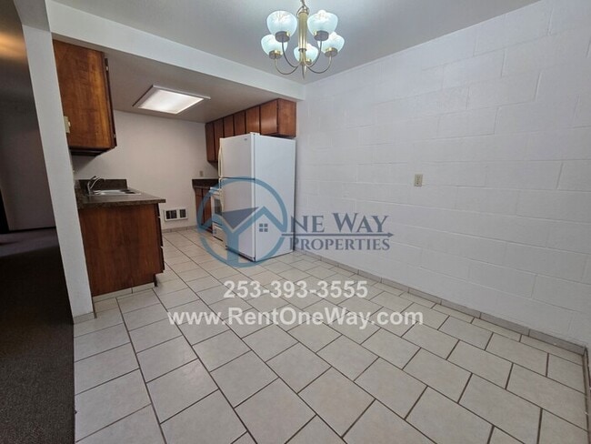 Building Photo - 18601 4th St E