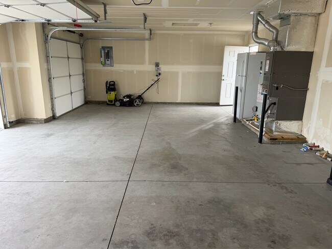 Building Photo - 108 NE Malad Ct