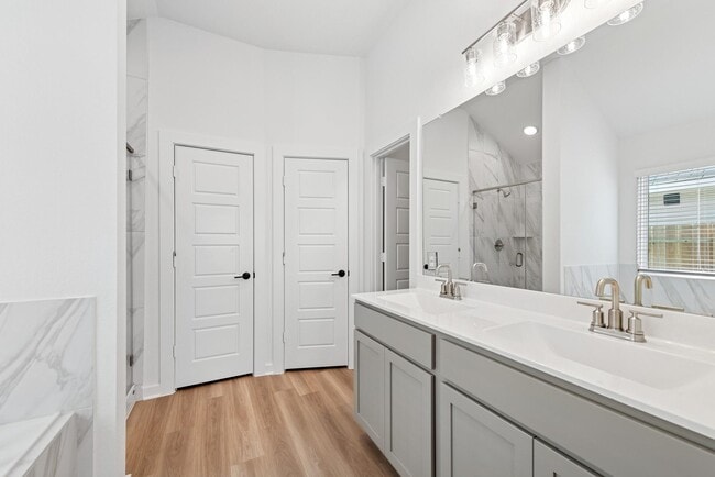 Building Photo - 32419 Sunbeam Dr