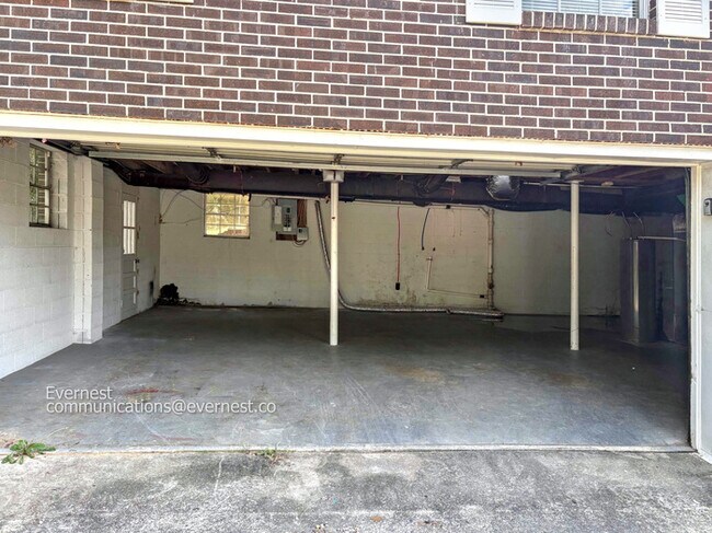 Building Photo - 976 Ridgewood Cir