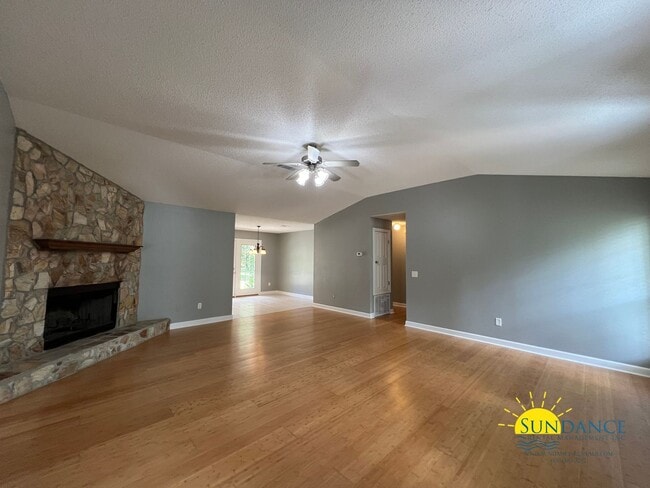 Building Photo - Spacious 3-Bedroom Retreat with New Kitchen Appliances!
