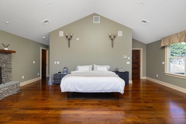 Building Photo - 57 Esmond Ave