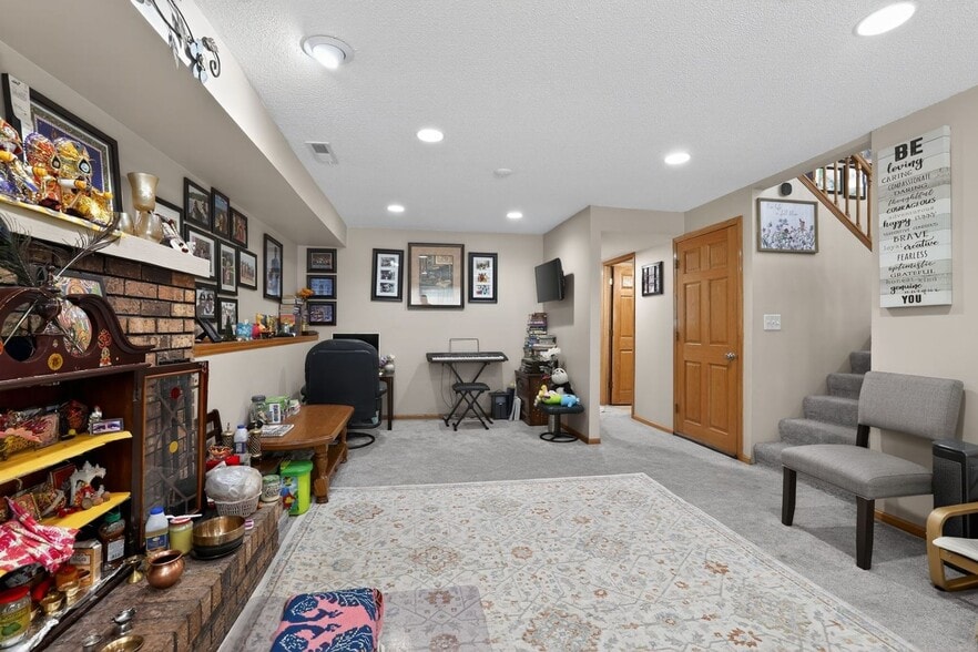 Building Photo - 595 Mercury Cir