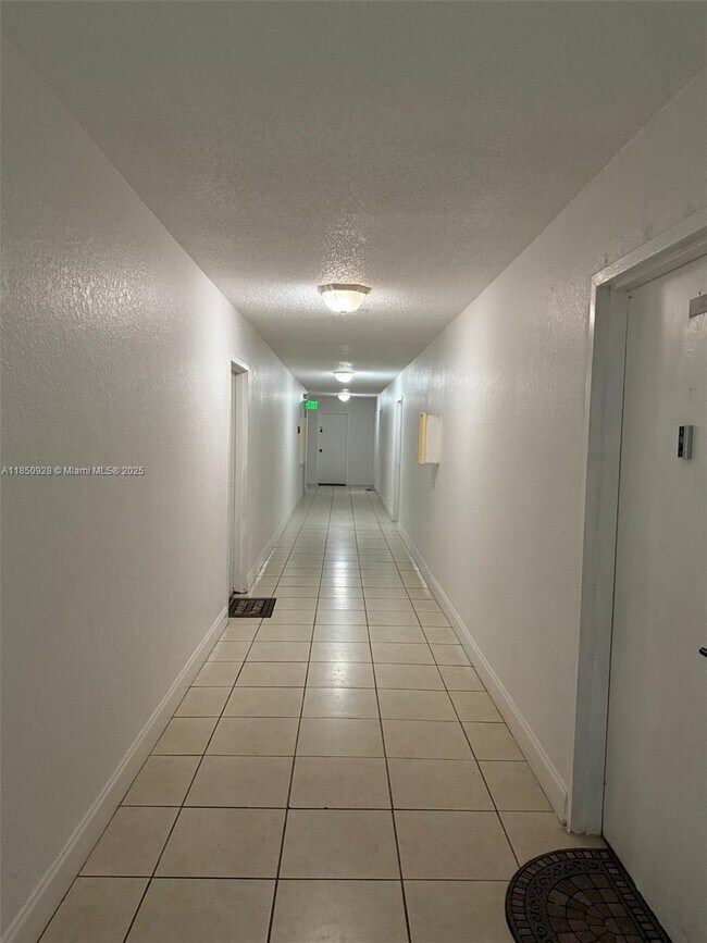 Building Photo - 9001 SW 77th Ave
