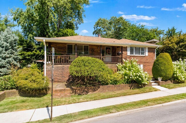 Building Photo - 343 Tremont Ave