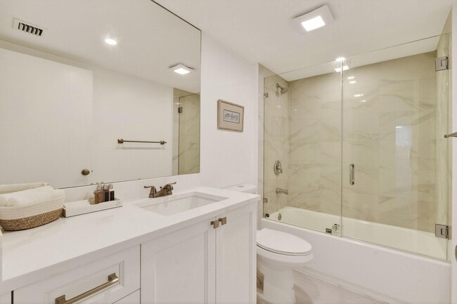 Building Photo - 301 S Seas Dr