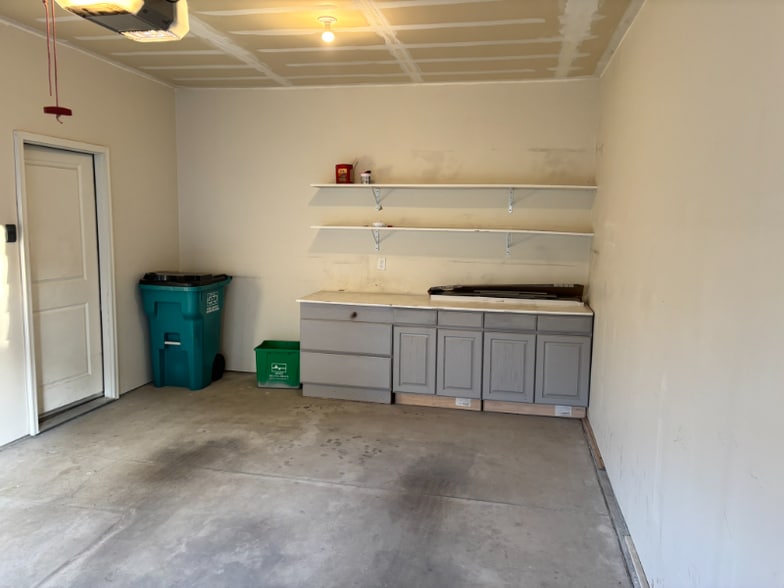 Building Photo - 6603 W 3rd St