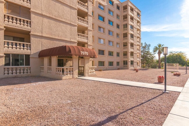 Building Photo - 7950 E Camelback Rd